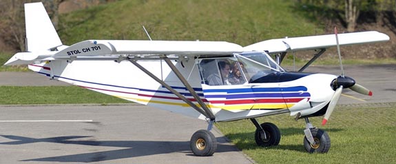 Flight training in the STOL CH 701