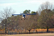 Steep approach over the trees - Landing the STOL CH 701